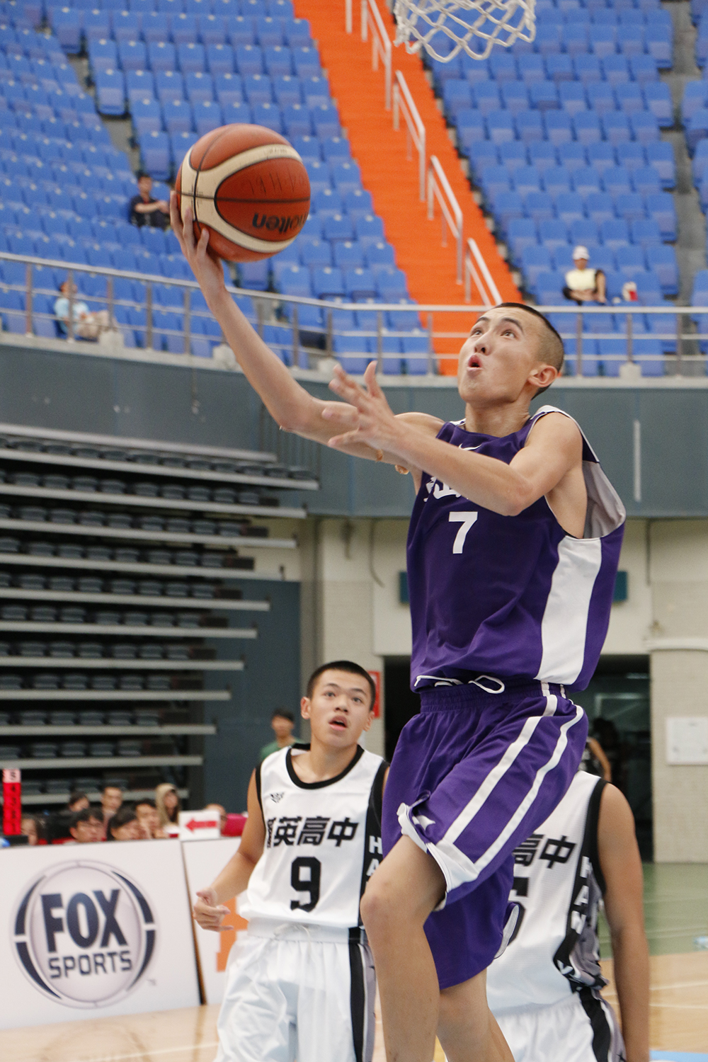 東山「小白」白曜誠飆26分小贏陷犯規麻煩的漢英「戰神」曾詠嘉。