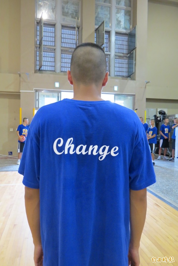 東山高中籃球隊以「改變」為隊訓口號,成「一直在改變的球隊」。(記者蘇孟娟攝) 東山高中籃球隊以「改變」為隊訓口號,成「一直在改變的球隊」。(記者蘇孟娟攝)